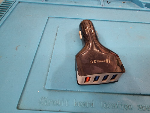 Chargeur allume cigare 4 USB